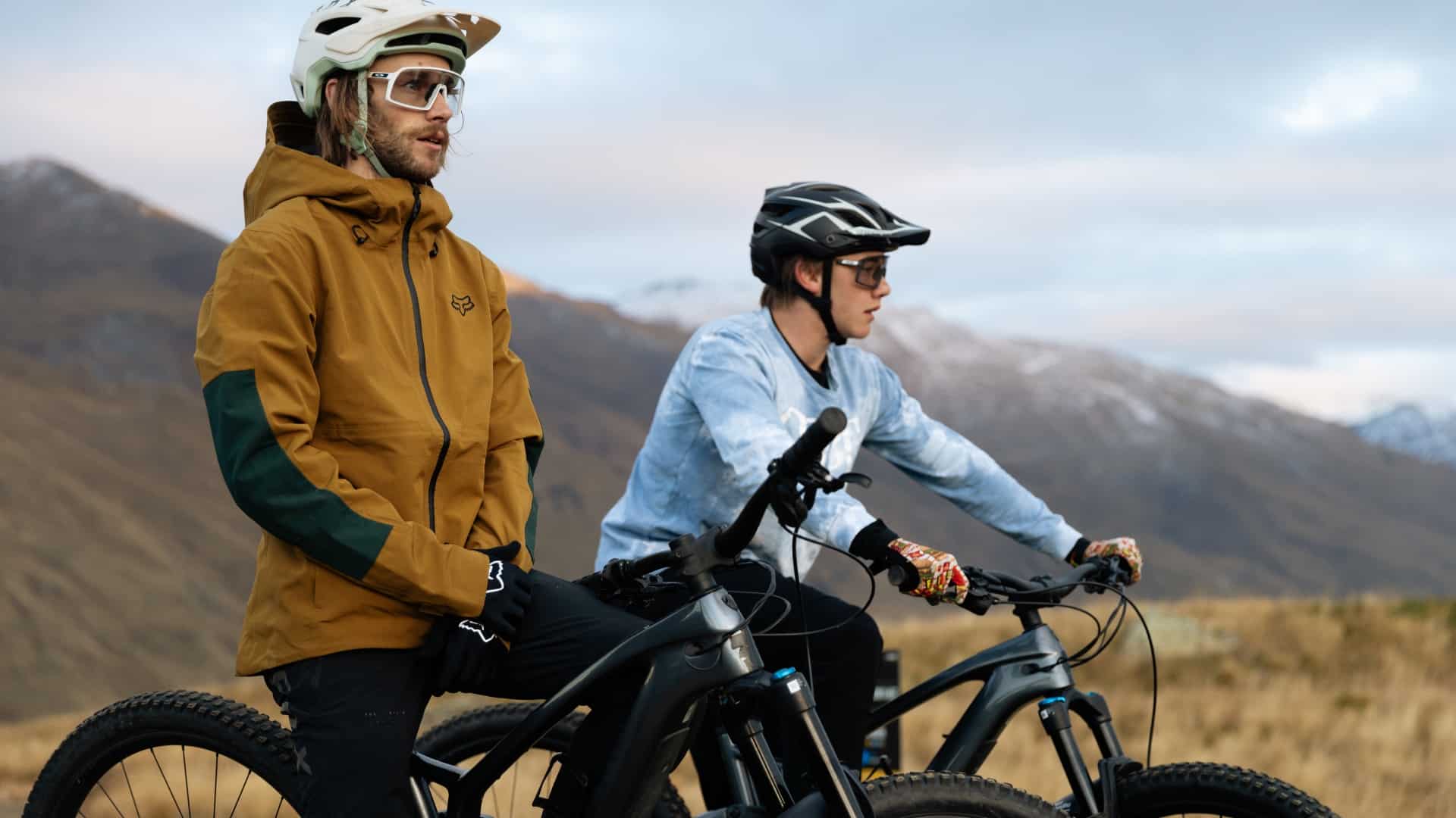 2 Mountain bikers at Bike Glendhu in colder winter months